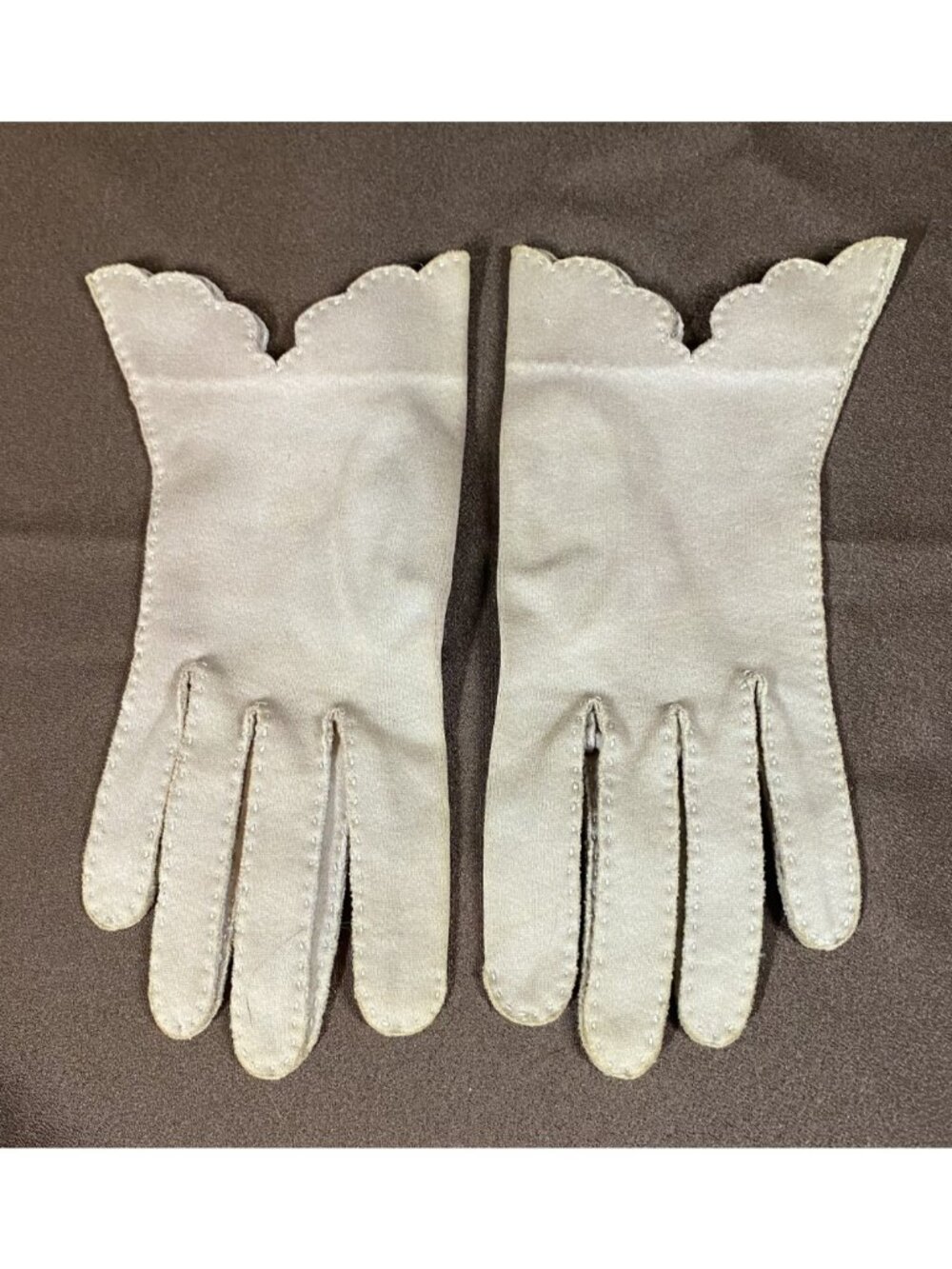 Vintage Beige Gloves Women's Small 6.5 Hand Stitched Scallop Edge